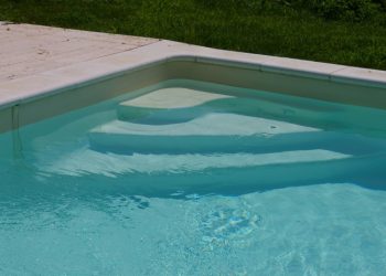 Cosa fare in caso di acqua verdastra in piscina