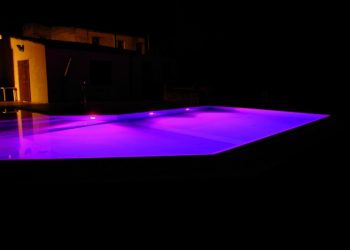 Giochi di luce in piscina
