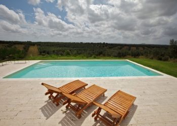 Una giornata di relax e benessere in piscina