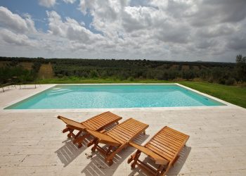 Manutenzione della piscina senza stress