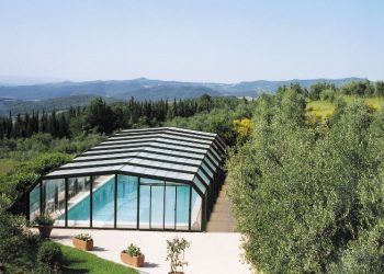 Prolunga la stagione dei bagni con la copertura telescopica per piscina