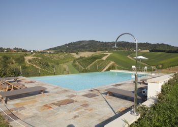 Doccia per piscina, un must have per la prossima estate