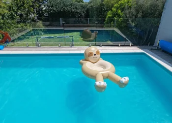 Bambini in piscina: divertimento e sicurezza