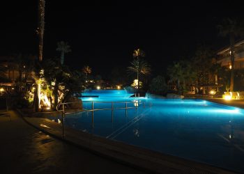 Illuminazione in acqua, come creare l’atmosfera giusta