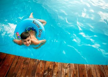 Sicurezza in piscina: 10 consigli utili