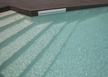 Bellezza e funzionalità dal mondo piscine: lo skimmer sfioratore
