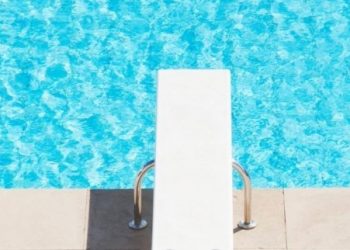 Trampolini per un’estate di tuffi in piscina