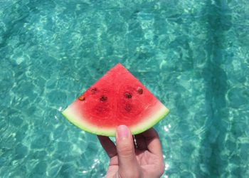 Come rendere il tuo giardino con piscina più accogliente
